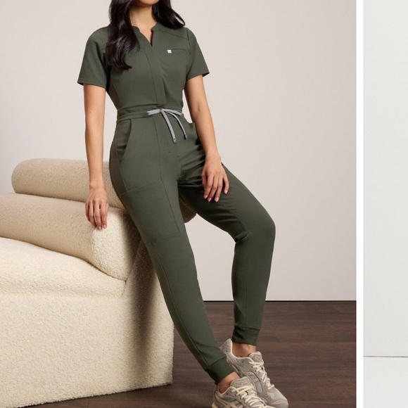 Fabletics Pants - Empower stretchtech scrub jumpsuit small